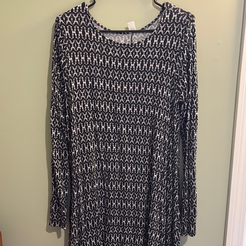 Black and White Patterned Long Sleeve Dress